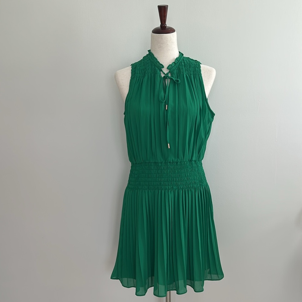 Skies Are Blue Kelly Green Pleated Sleeveless Dress EUC Size Medium - Picture 3 of 10